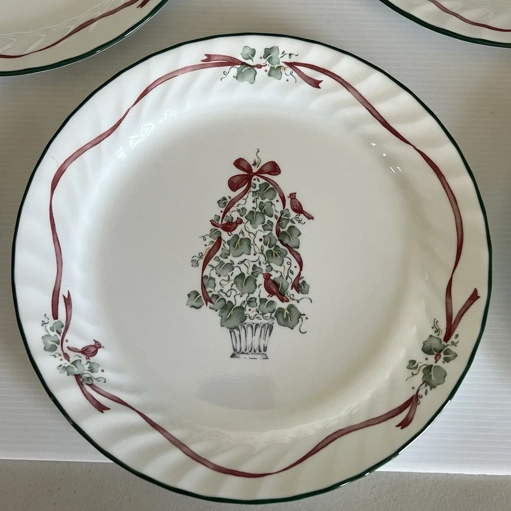Set of 8 Corelle Callaway Holiday Christmas 10 1/4